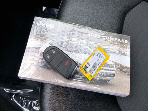 Used 2022 Jeep Compass Altitude image 15