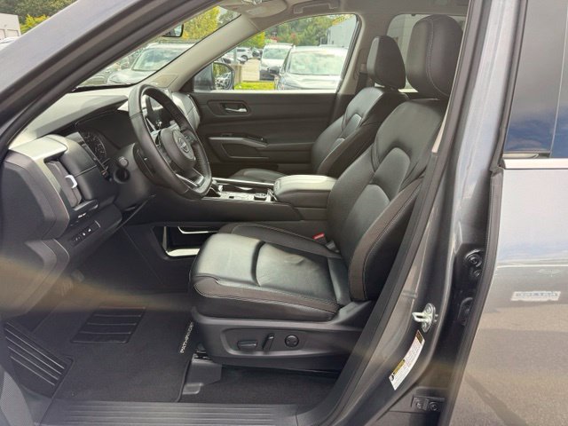 Used 2024 Nissan Pathfinder SL w/ SL Premium Package AWD/4WD image 13