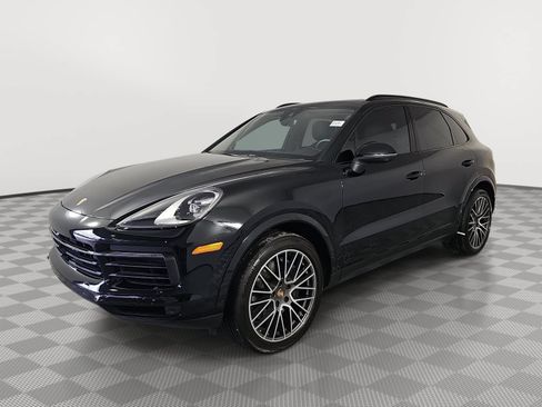 Used 2023 Porsche Cayenne w/ Premium Package AWD/4WD image 4