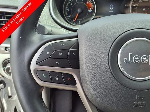Used 2021 Jeep Cherokee Latitude Lux w/ Sun & Sound Group FWD image 32
