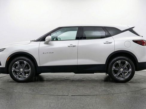 Used 2025 Chevrolet Blazer LT FWD image 5