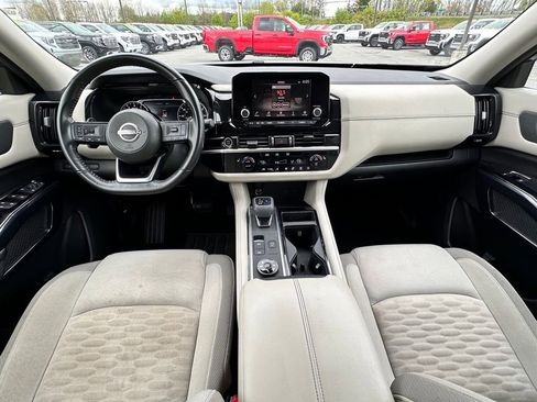 Used 2022 Nissan Pathfinder SV w/ SV Premium Package AWD/4WD image 29