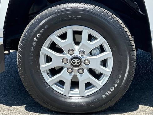 Used 2025 Toyota Tacoma SR5 AWD/4WD image 30