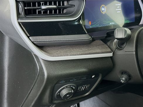 Used 2022 Jeep Grand Cherokee Limited 4xe w/ Luxury Tech Group II AWD/4WD image 15