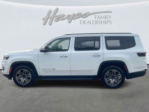 Used 2024 Jeep Wagoneer Series II w/ Flexible Seating Group RWD image 6