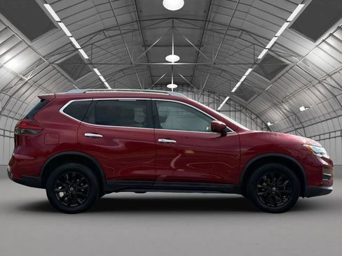 Used 2018 Nissan Rogue SV image 7