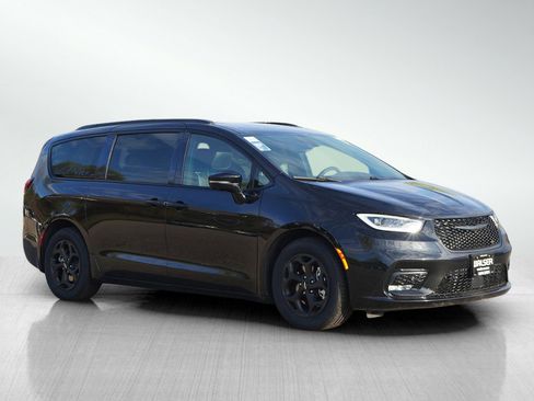 Used 2024 Chrysler Pacifica Premium FWD image 7