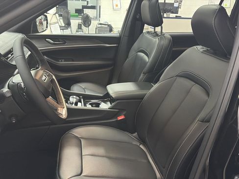 New 2026 Jeep Grand Cherokee L Limited w/ Luxury Tech Group II image 6