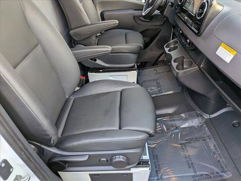 Used 2024 Mercedes-Benz eSprinter 170 Cargo image 17