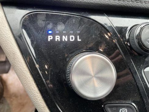 Used 2018 Chrysler Pacifica Limited FWD image 36