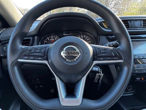 Used 2017 Nissan Rogue S FWD image 17