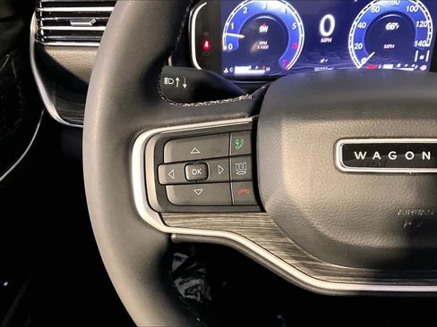 Used 2022 Jeep Wagoneer Series II AWD/4WD image 23