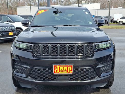 Certified 2025 Jeep Grand Cherokee Altitude image 2