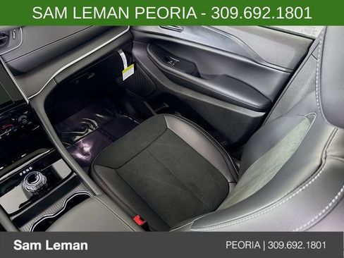 New 2025 Jeep Grand Cherokee Laredo image 23