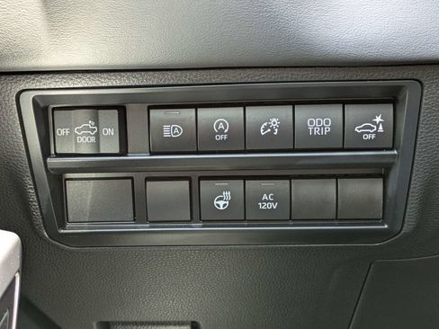 Used 2023 Toyota Tundra Platinum AWD/4WD image 34