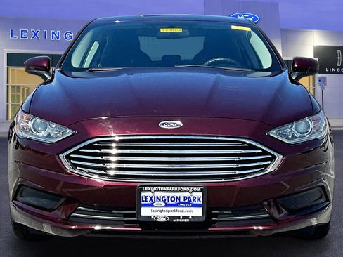 Used 2017 Ford Fusion SE image 2