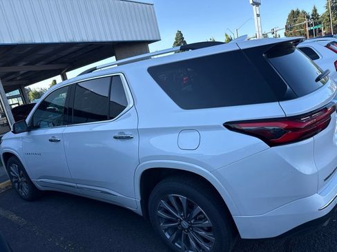 Used 2023 Chevrolet Traverse Premier AWD/4WD image 6