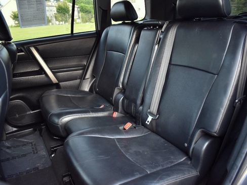 Used 2012 Toyota Highlander SE w/ Tow Pkg AWD/4WD image 14