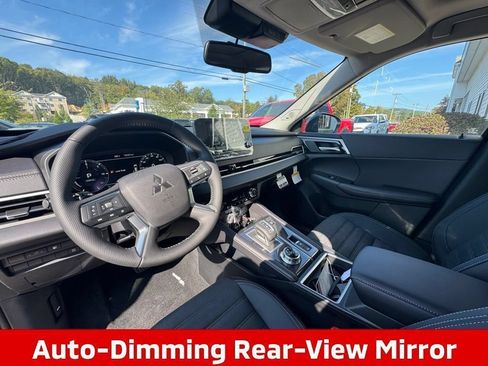 Used 2025 Mitsubishi Outlander SE AWD/4WD image 8