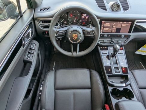 Certified 2025 Porsche Macan image 14