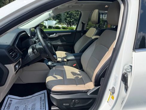 Used 2022 Ford Escape Titanium AWD/4WD image 12
