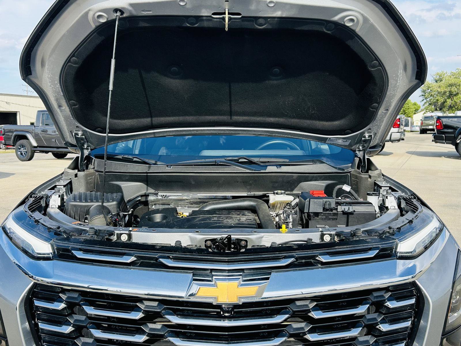 Used 2025 Chevrolet Equinox LT FWD image 42
