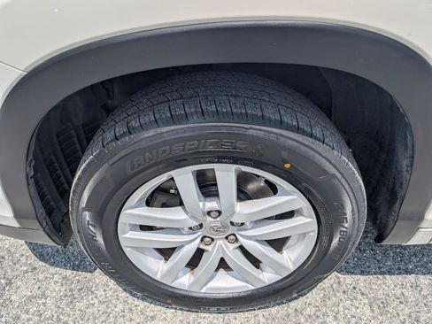 Used 2014 Toyota Highlander LE FWD image 12