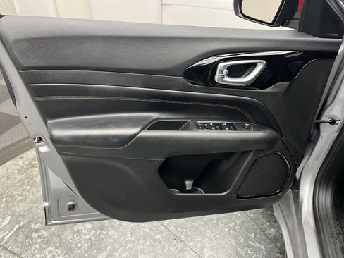 Used 2023 Jeep Compass Limited image 6