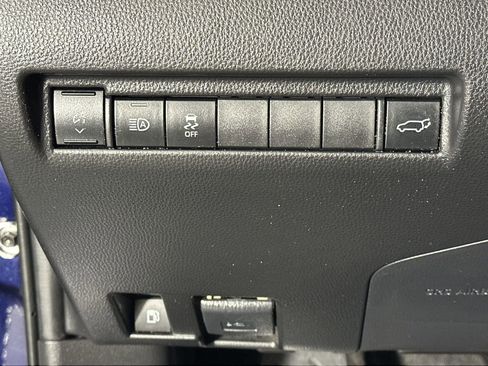 Used 2023 Toyota Venza XLE image 22