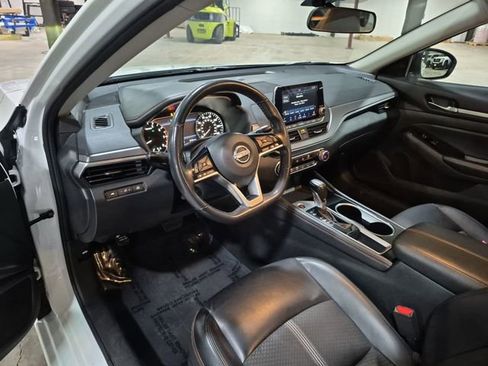 Used 2024 Nissan Altima 2.5 SR FWD image 11
