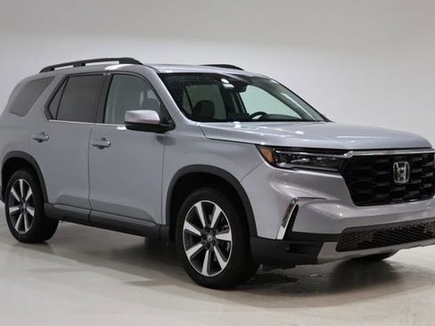 Used 2023 Honda Pilot Touring image 1