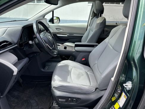 Used 2022 Toyota Sienna XLE FWD image 12