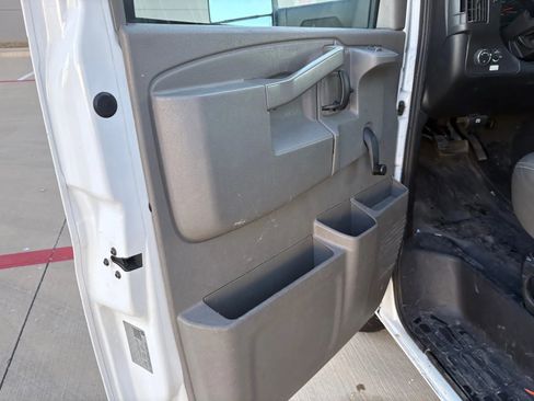 Used 2020 GMC Savana 3500 Extended w/ Driver Convenience Package image 15