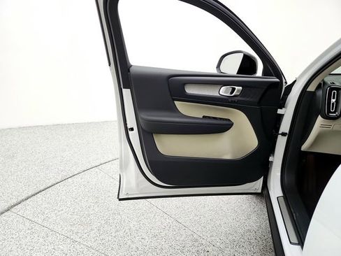 New 2026 Volvo XC40 B5 Plus w/ Climate Package image 27