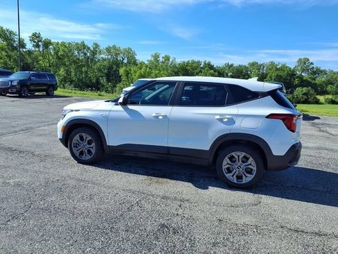 Used 2024 Kia Seltos LX AWD/4WD image 42