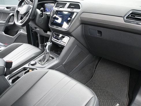 Used 2024 Volkswagen Tiguan SE R-Line AWD/4WD image 17