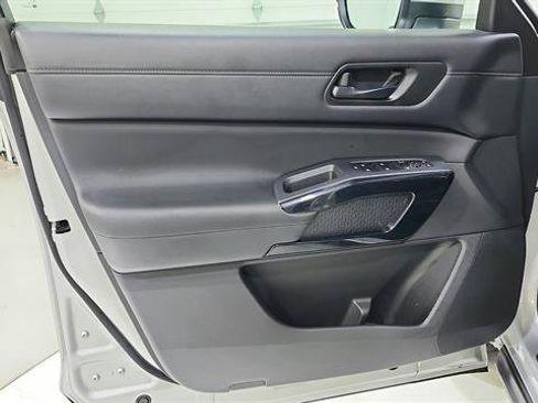 Certified 2025 Nissan Pathfinder SV FWD image 21