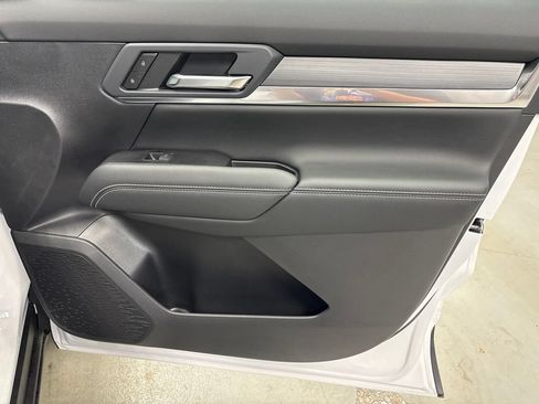 New 2027 GMC Terrain Elevation w/ Elevation Premium Package AWD/4WD image 8