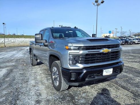 Used 2024 Chevrolet Silverado 2500 Custom w/ Custom Value Package image 4