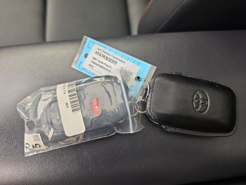Used 2024 Toyota Prius Prime FWD image 12