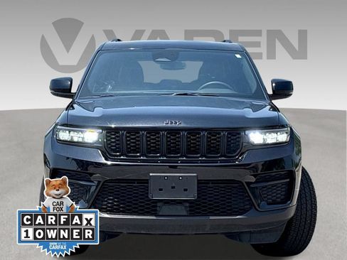 Used 2024 Jeep Grand Cherokee Altitude AWD/4WD image 2