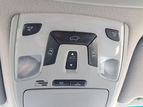 Used 2011 Toyota Sienna XLE w/ Entertainment Pkg FWD image 26