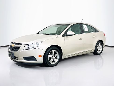 Used 2014 Chevrolet Cruze LT image 3