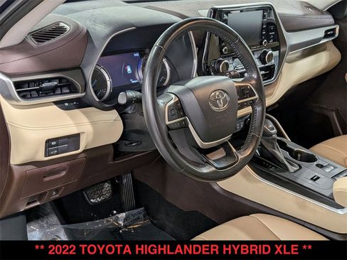 Used 2022 Toyota Highlander XLE image 21