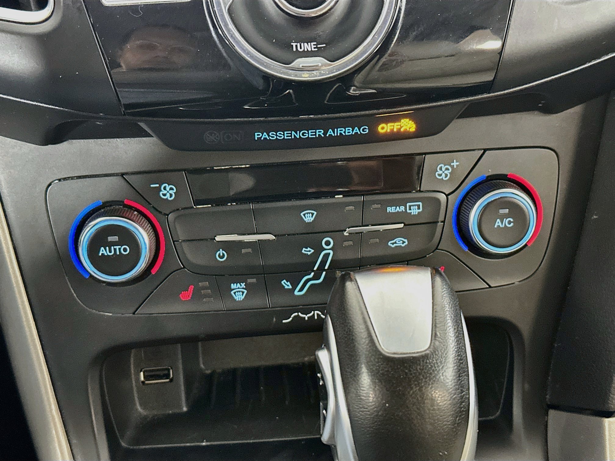 Used 2017 Ford Focus Titanium FWD image 23