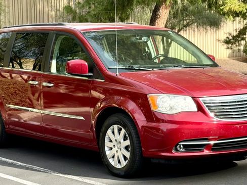 Used 2014 Chrysler Town & Country Touring w/ Trailer Tow Group image 1