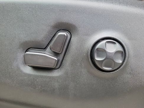 Used 2024 Chrysler Voyager LX image 18