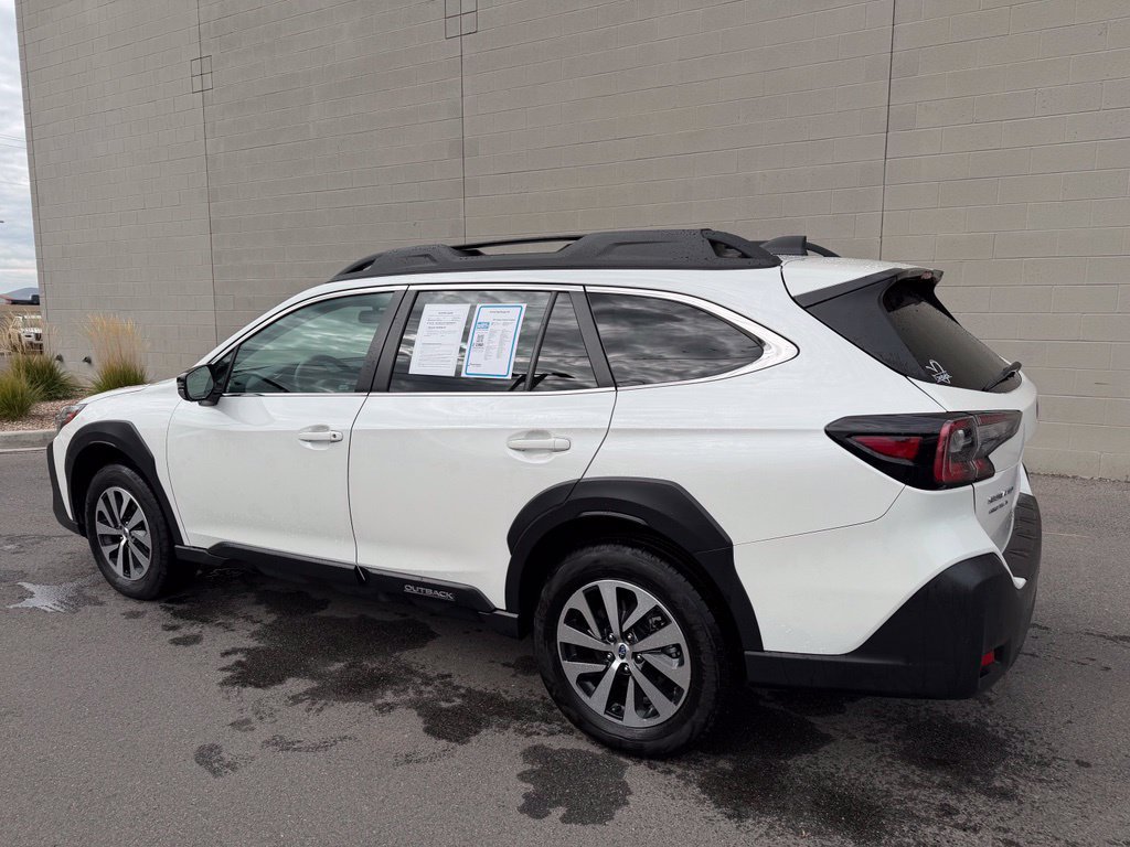 Used 2024 Subaru Outback Premium AWD/4WD image 3