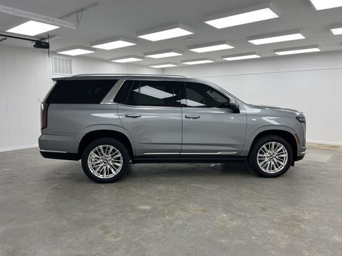 Used 2025 Cadillac Escalade Premium Luxury RWD image 6