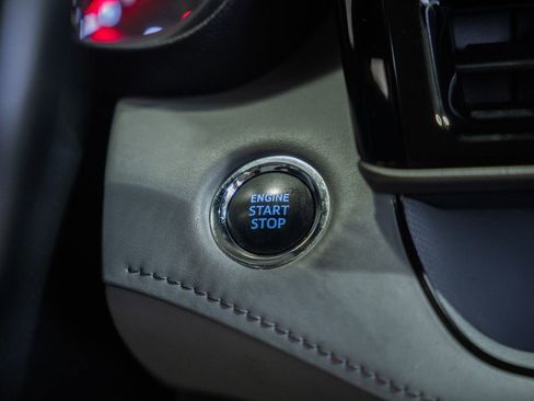Used 2022 Toyota Highlander LE AWD/4WD image 28